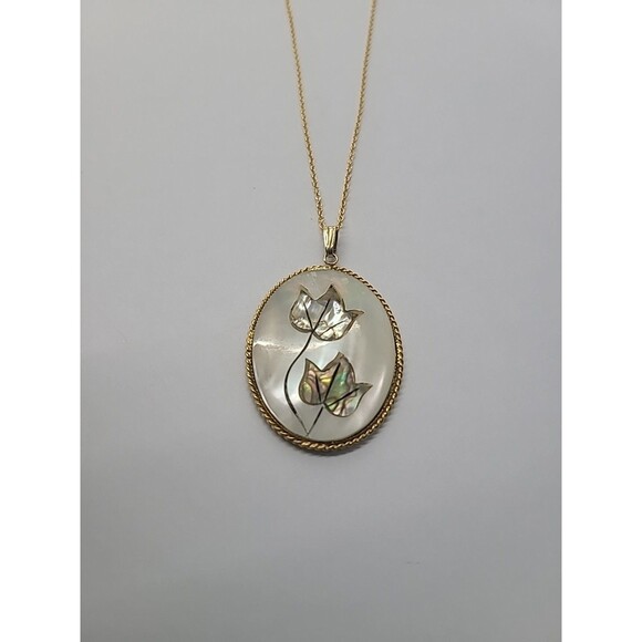 Vintage Gold Tone Mother of Pearl Pendant Necklace Abalone Inlay Leaf Design - Picture 14 of 16